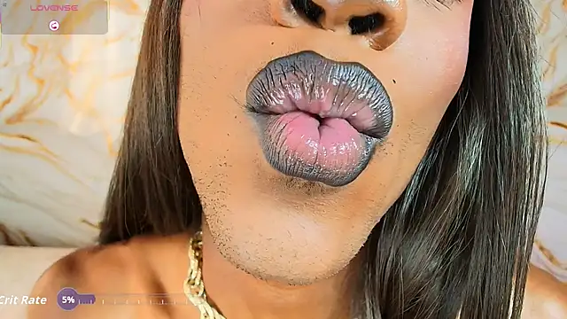 EbonyHansNight webcam