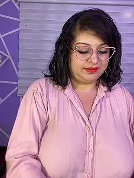 MiiaaJoness webcam