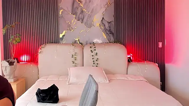CarolineFyre webcam
