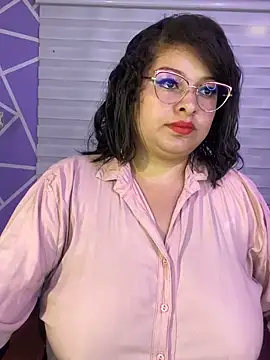 MiiaaJoness webcam