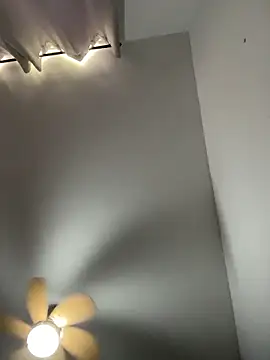 leilani_X webcam