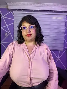 MiiaaJoness webcam
