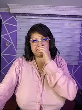 MiiaaJoness webcam