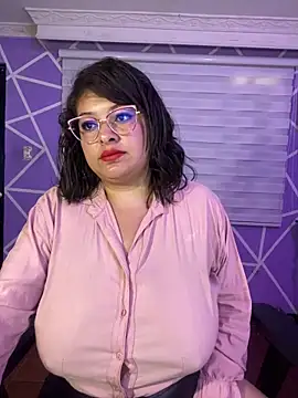 MiiaaJoness webcam