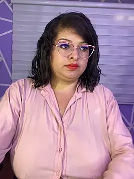 MiiaaJoness webcam