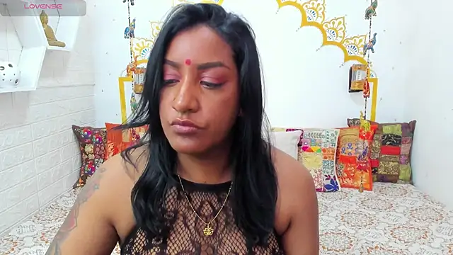 LadyNahir webcam