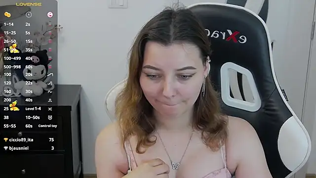 pretty_little_thing webcam