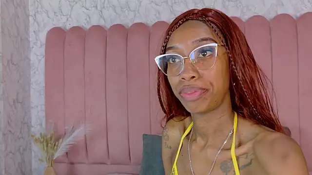 SCARLHETTBROWN live cam on StripChat