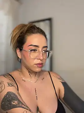 CarolQueen1_ webcam