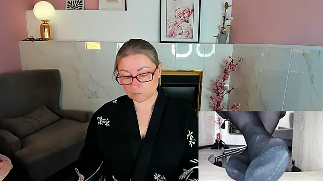 Alexandra_Kind webcam