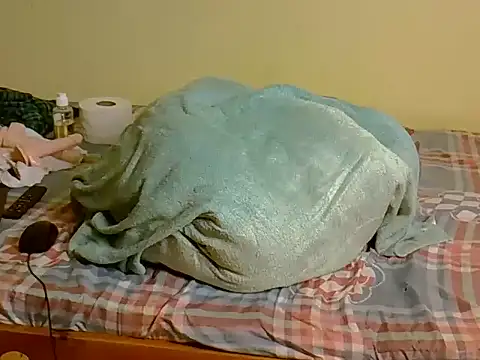 Petite-curvy webcam