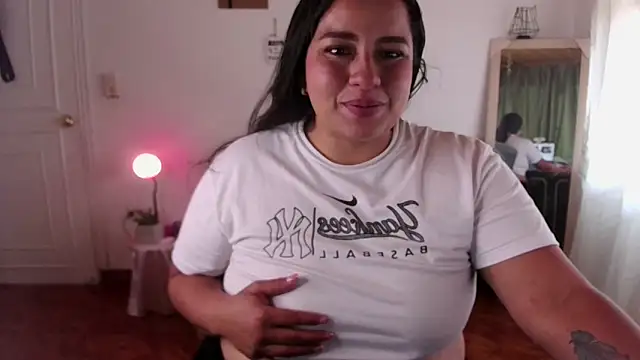 ladycurvy27 webcam
