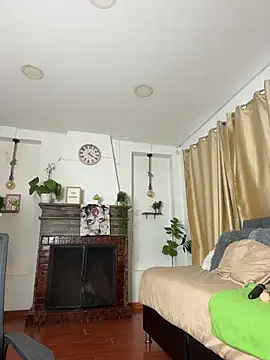 Emma_hassani webcam