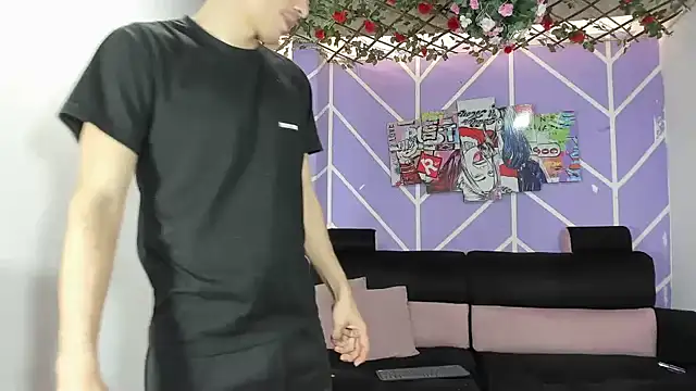 Nahomi_hot_77's room