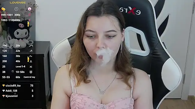 pretty_little_thing webcam