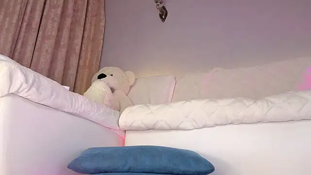 Ellijoys live cam on StripChat