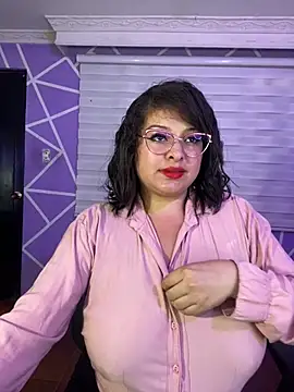 MiiaaJoness webcam