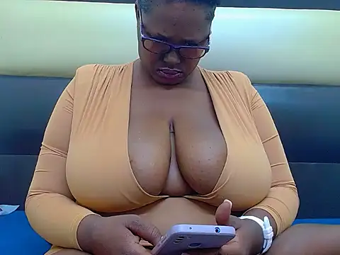 SexyBoobs44DD webcam