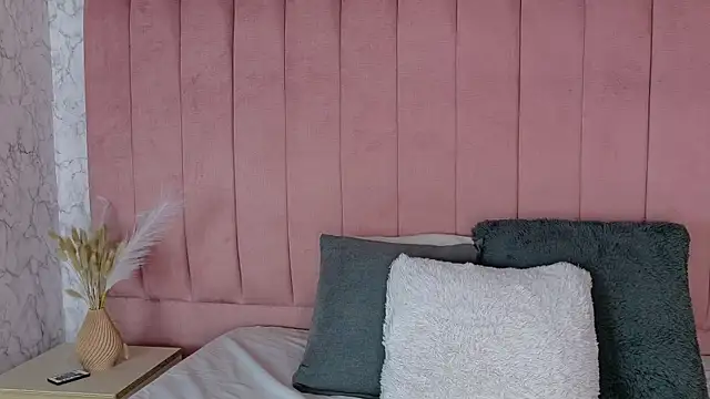 SCARLHETTBROWN webcam