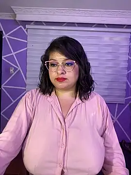MiiaaJoness webcam