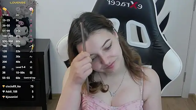 pretty_little_thing webcam