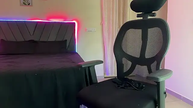 Onlyishuu webcam