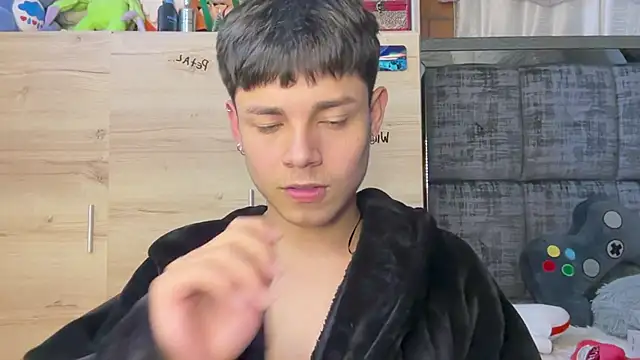 Bldavioro45 - Male webcam sex chat