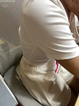Mina048 webcam