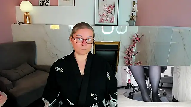 Alexandra_Kind webcam