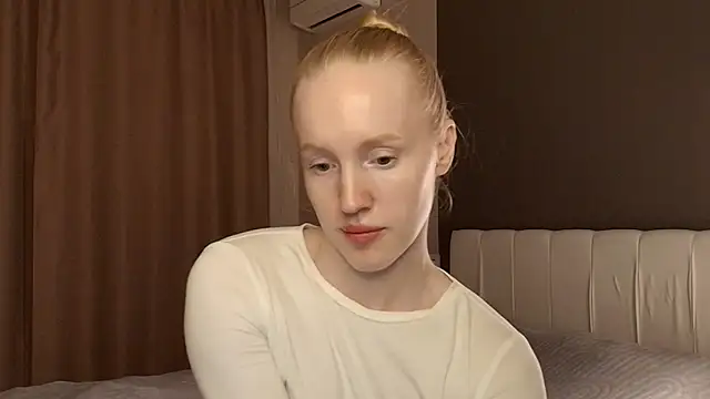 Miss_EliizaShy webcam