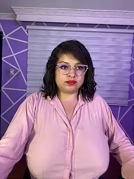 MiiaaJoness webcam