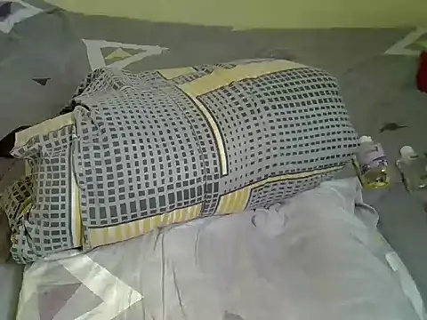Pearl_petite webcam