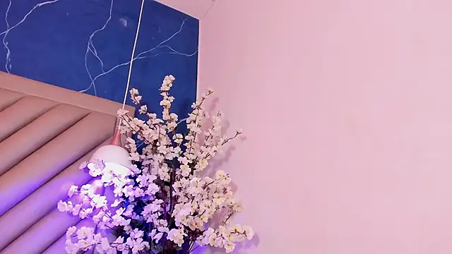 NaomiVelour webcam