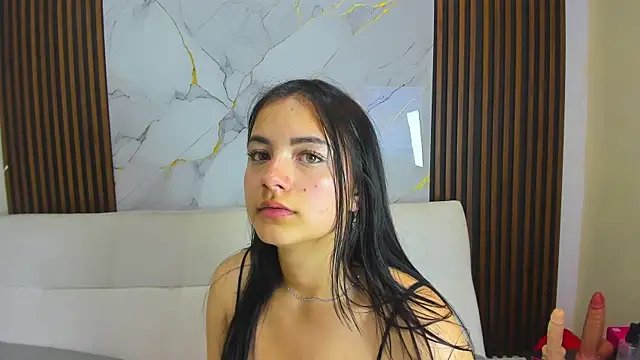 Zoe_Queens webcam