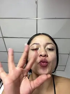 IsaaaaXXX webcam