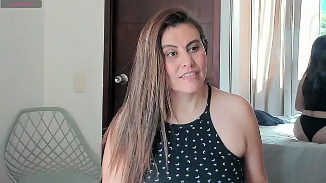 Watch V_monse live on EroticFlix - High definition streams