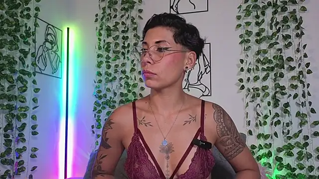 Watch MiaMorgan_ live on EroticFlix - High definition streams