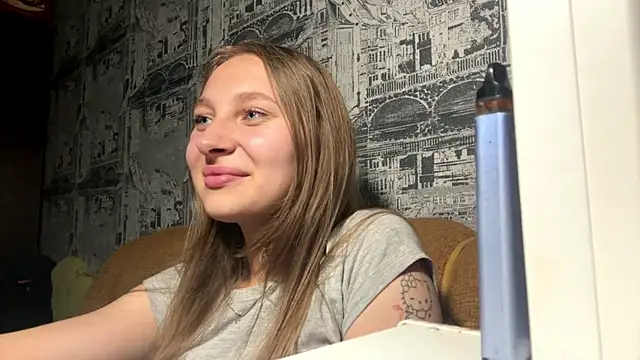 AlidaReff webcam