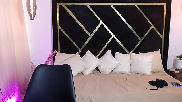 zaraa_Black43 webcam