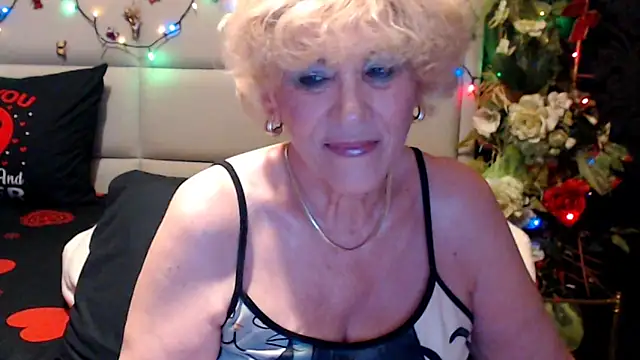 HappyWomanOn webcam