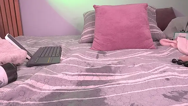 mia-reeves webcam