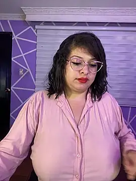 MiiaaJoness webcam