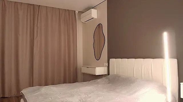 Miss_EliizaShy live cam on StripChat