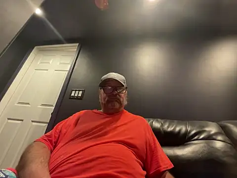 13B_MasterGunner live cam on StripChat