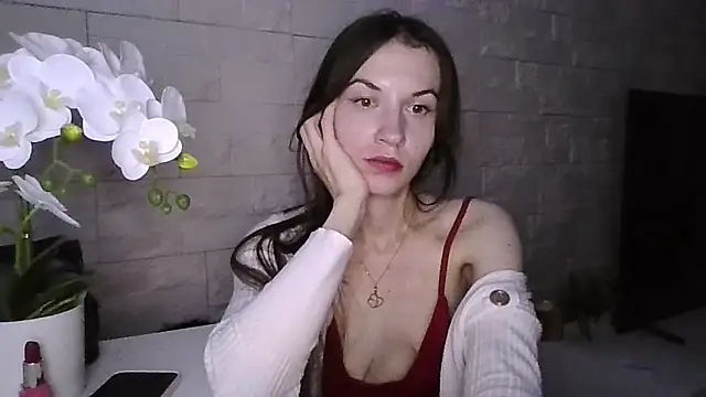 JuliaLovely live cam on StripChat