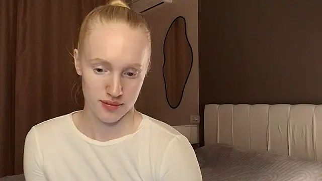Miss_EliizaShy webcam