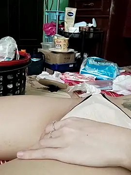 queensoreal - QueenSoreal's free webcam - UK Sex Cams