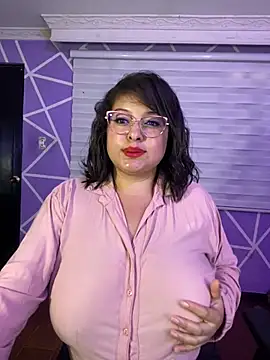 MiiaaJoness webcam