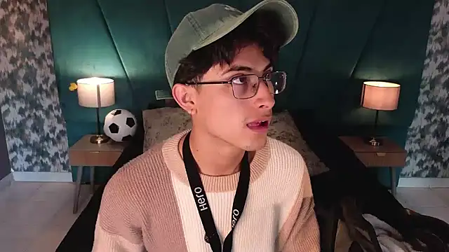Aaron_Eze webcam