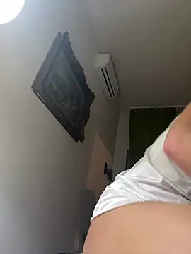 Bellaa25 webcam